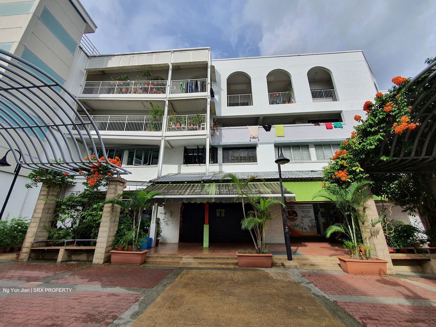 Hougang Street 21 (D19), Shop House #527679571